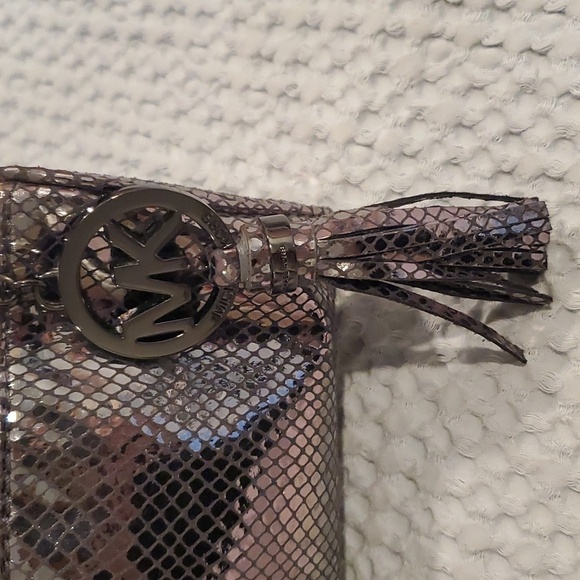 Michael Kors Ltd Edition Metallic Embossed Suede Signature Cosmetic Case NWOT - Picture 2 of 8